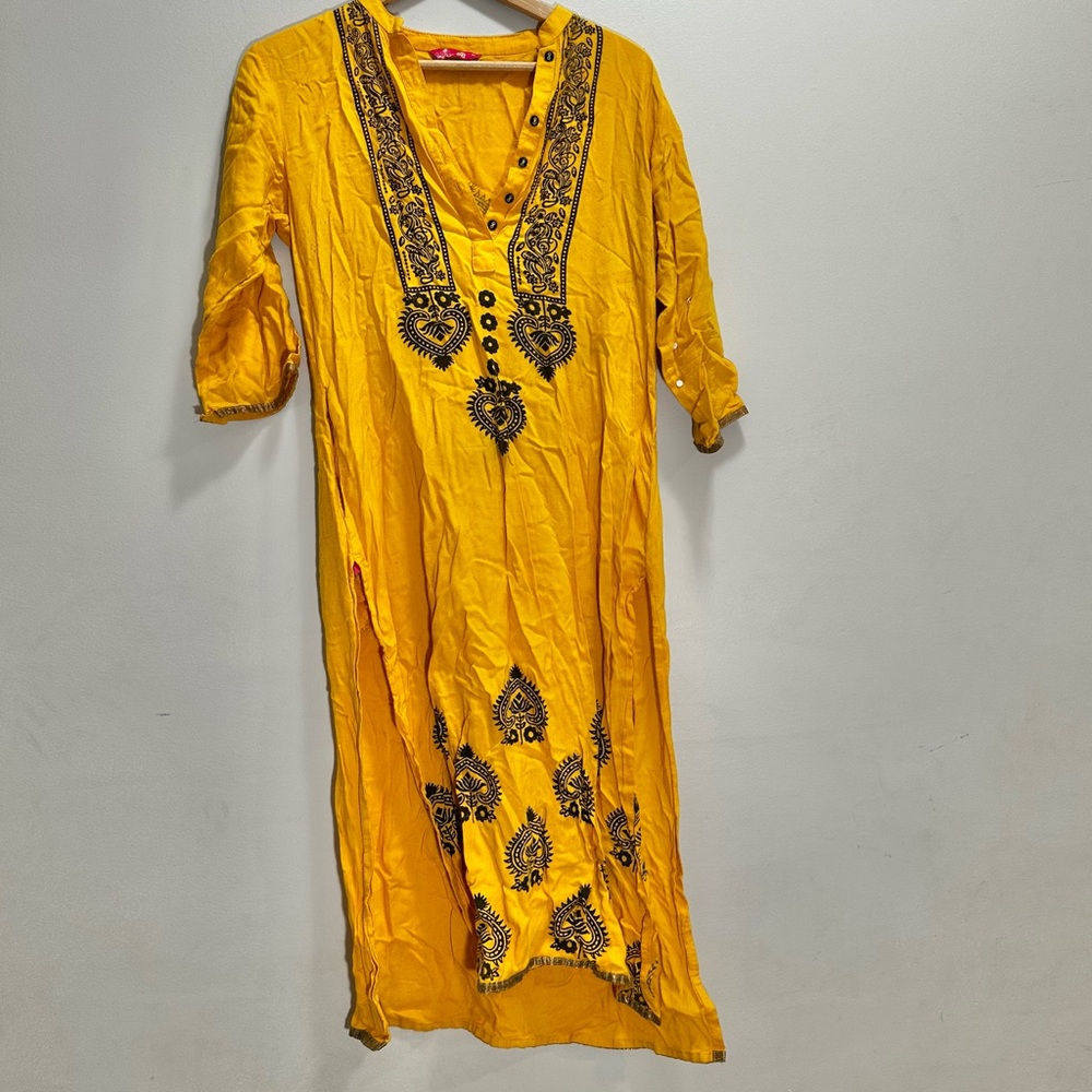 POCKETS! Women's Medium Indian Kurta Yellow with Black Designs